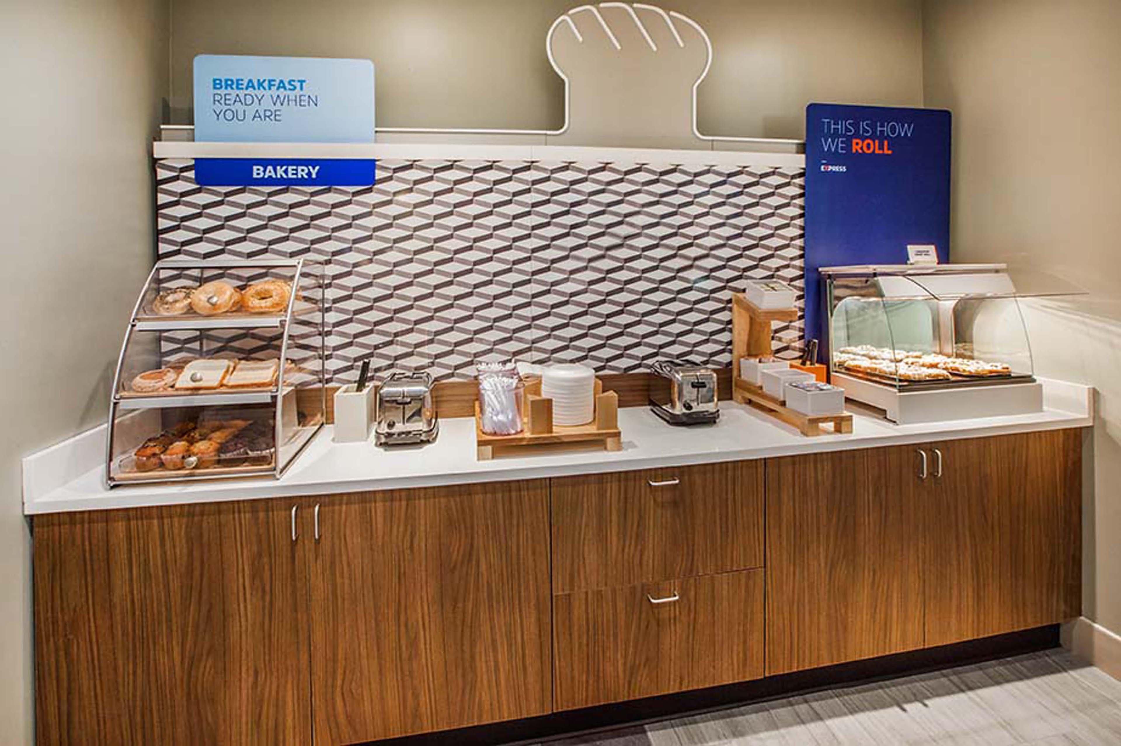 Holiday Inn Express Adrian By Ihg Екстер'єр фото