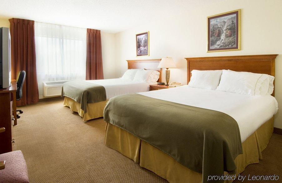 Holiday Inn Express Adrian By Ihg Номер фото
