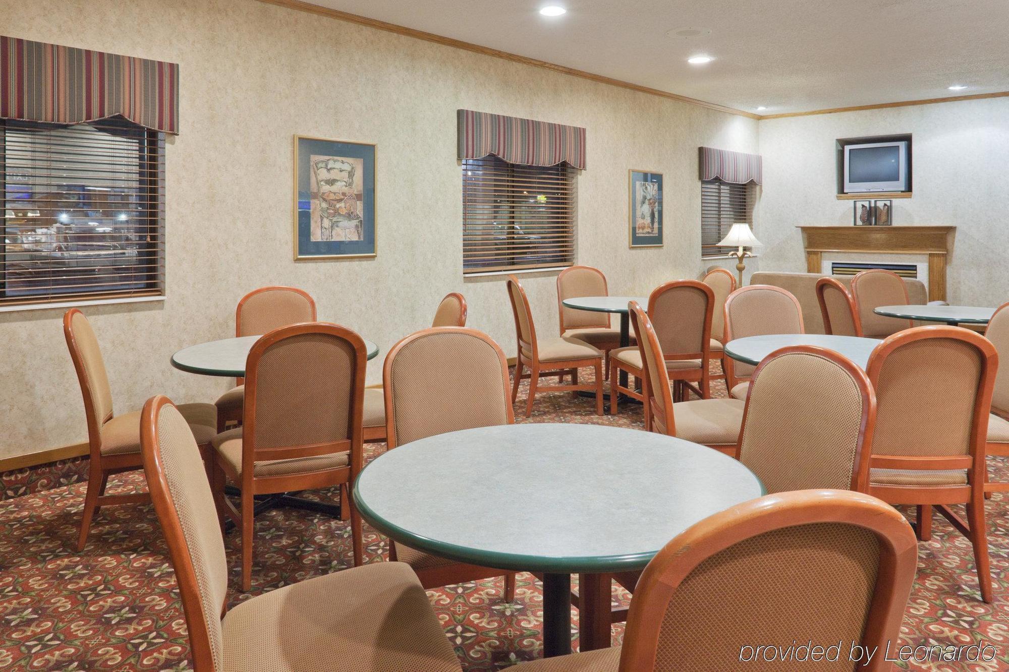 Holiday Inn Express Adrian By Ihg Ресторан фото