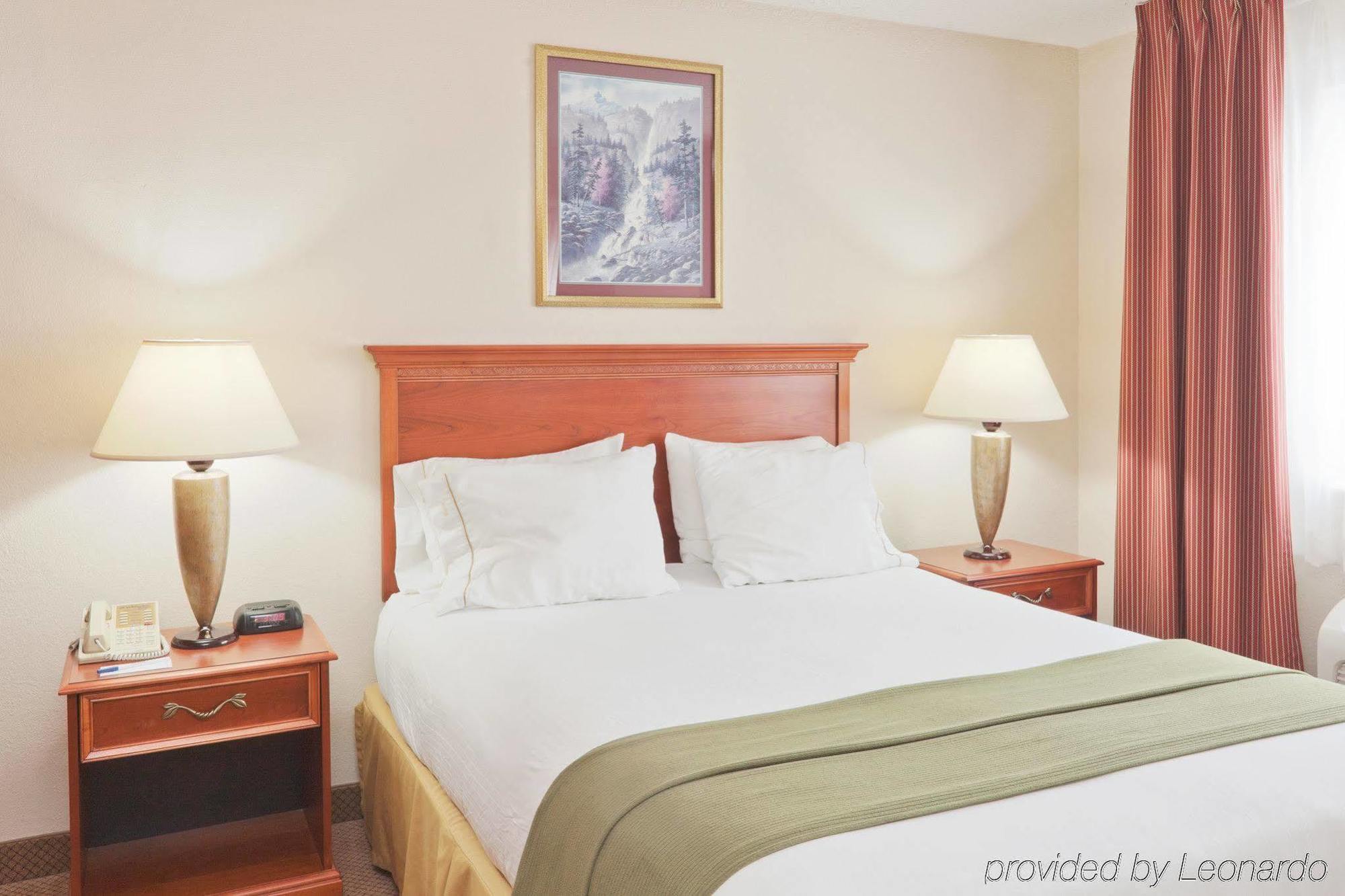 Holiday Inn Express Adrian By Ihg Номер фото